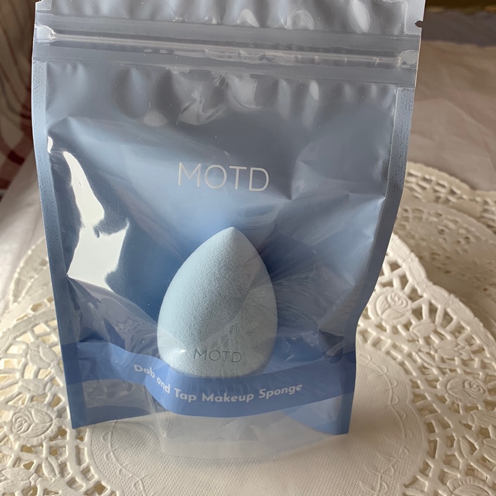 MOTD Cosmetics Makeup Sponge. Latex free. Cruelty free. Vegan. NIP Color: Blue
